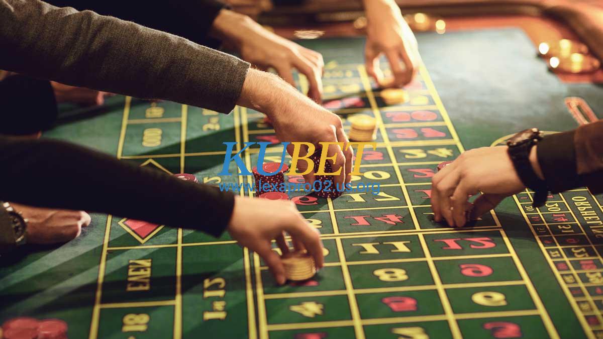 Martingale and Reverse Martingale Roulette Strategy
